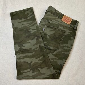 Levi's Women's 18W Green Camouflage Skinny Jeans